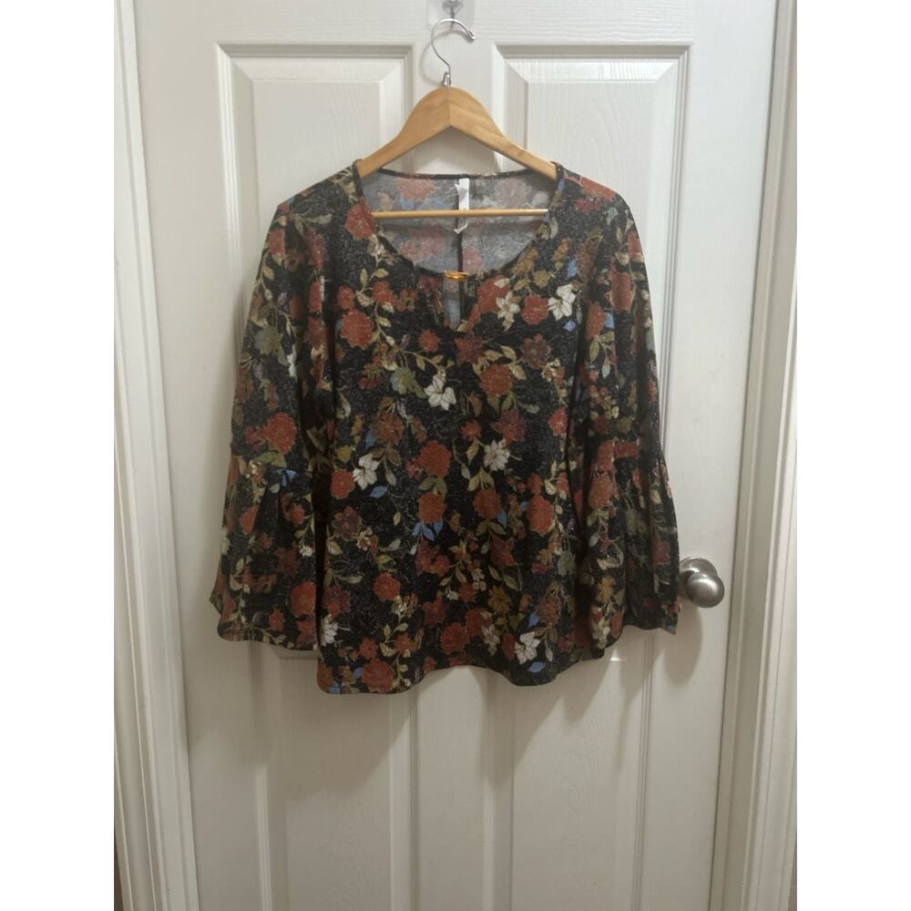 Ivy Collection Woman Floral Lurex Shimmer Bell Sleeve Top, Size 1X